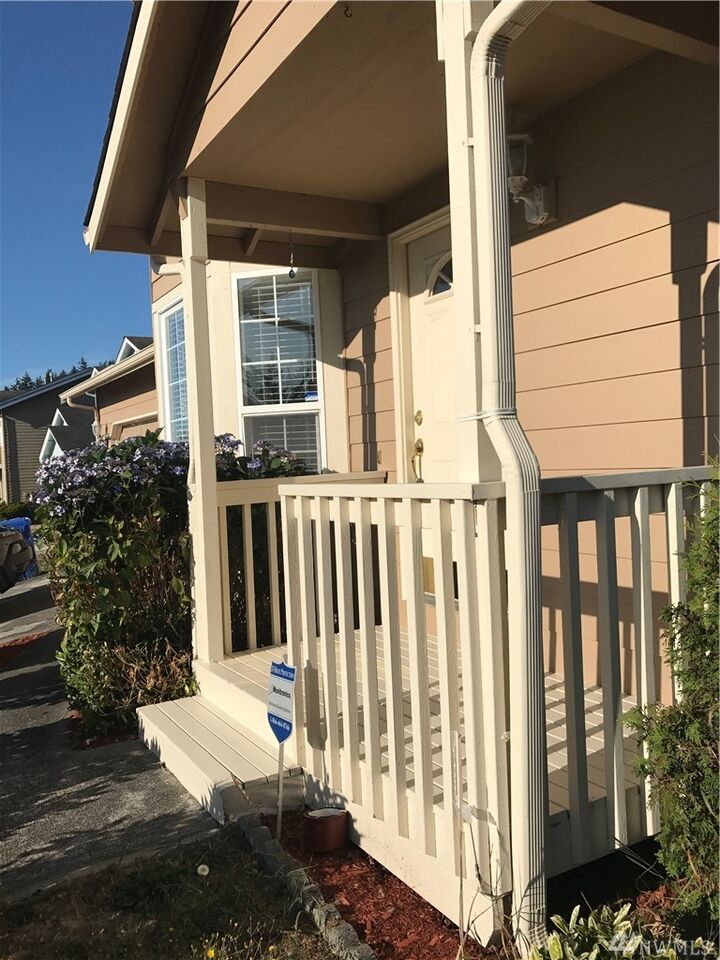 Property Photo:  928 NW Quarterdeck Lp  WA 98277 