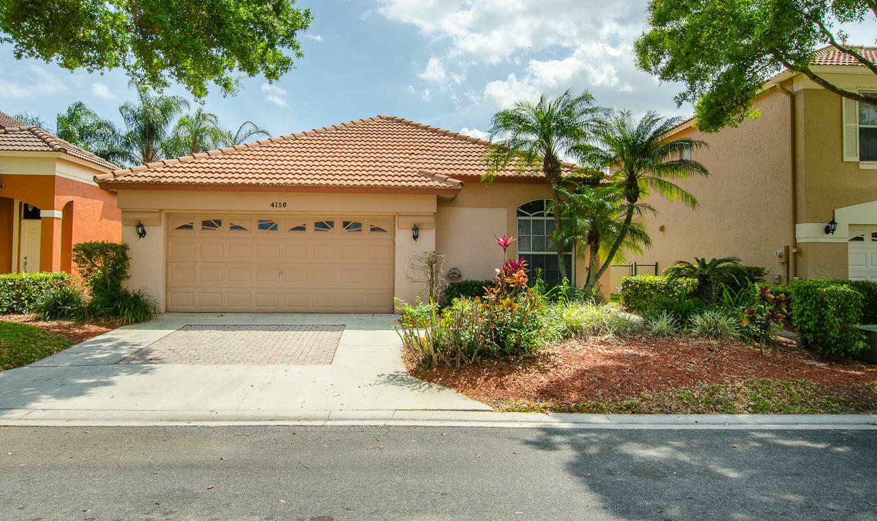Property Photo: 4120 Dakota Place FL 33418