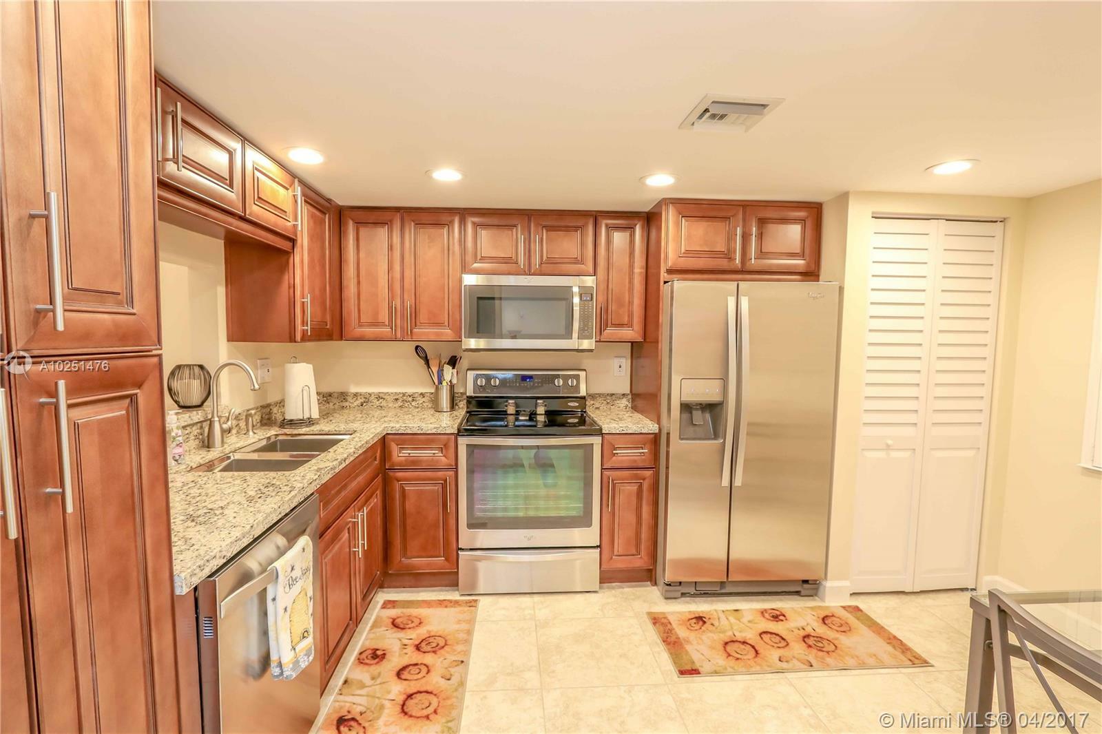 Property Photo: 901 Colony Point Cir 522 FL 33026