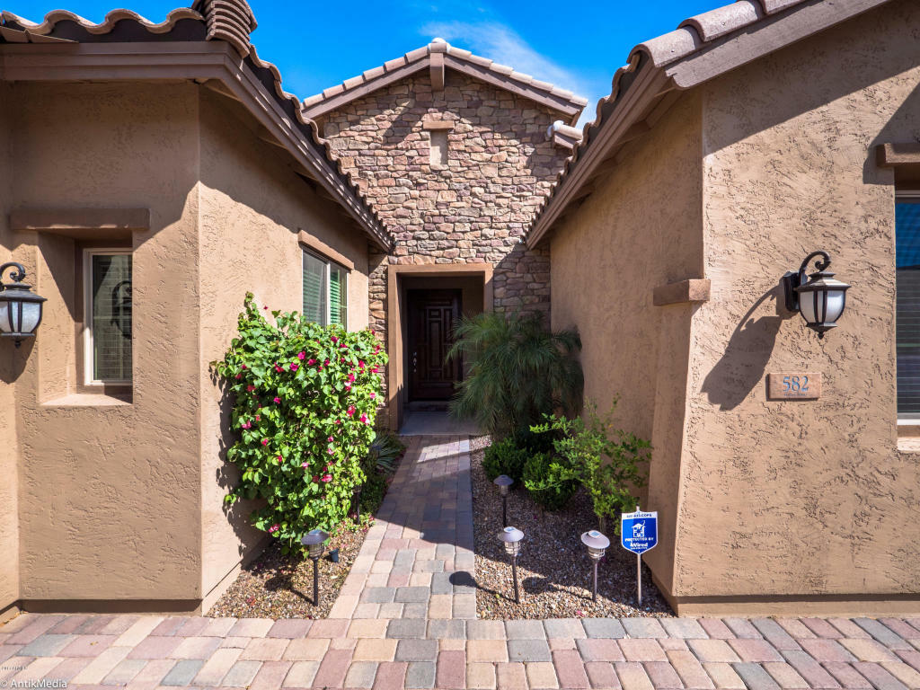 Property Photo:  582 W Zion Place  AZ 85248 