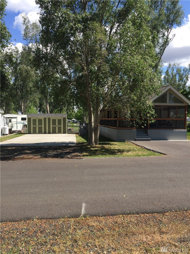 Property Photo: 7037 Hwy 262 SE 65 WA 99344