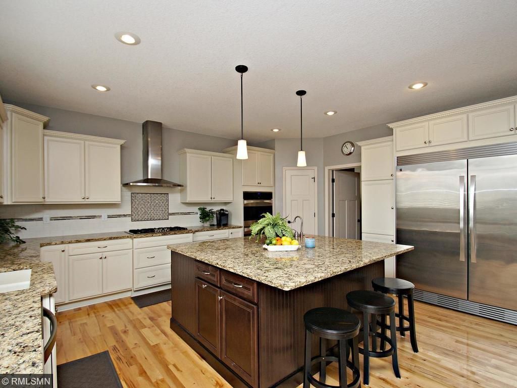 Property Photo: 1381 Maple Ridge Court MN 55379