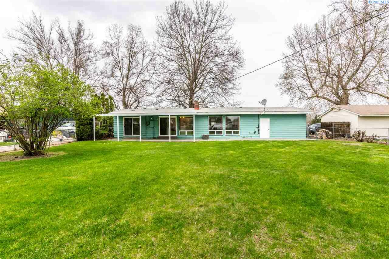 Property Photo:  720 N Keller  WA 99336 