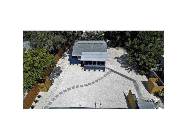 Property Photo: 1825 Robinhood Street FL 34231
