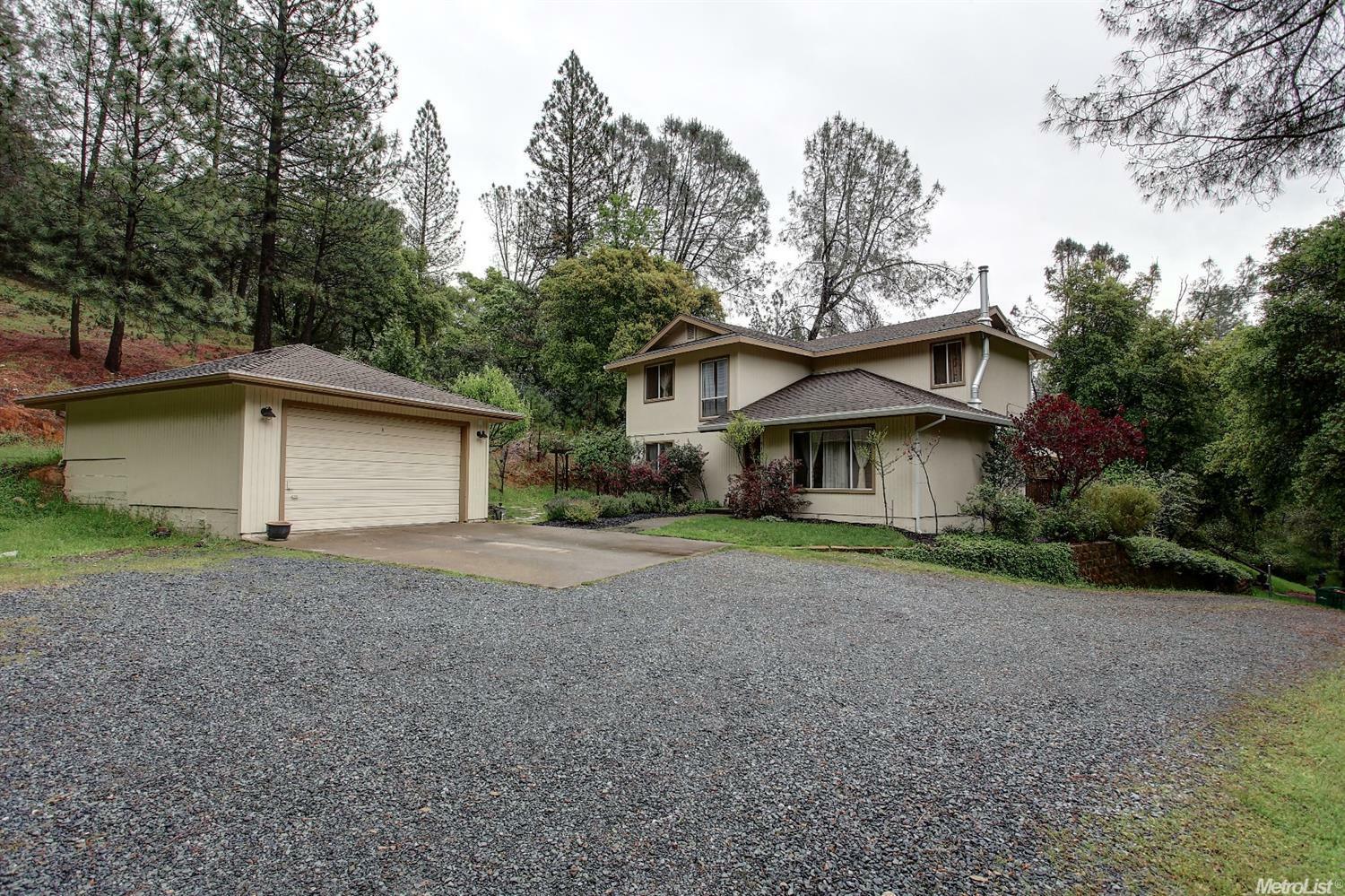 Property Photo:  918 Woodpecker Court  CA 95667 