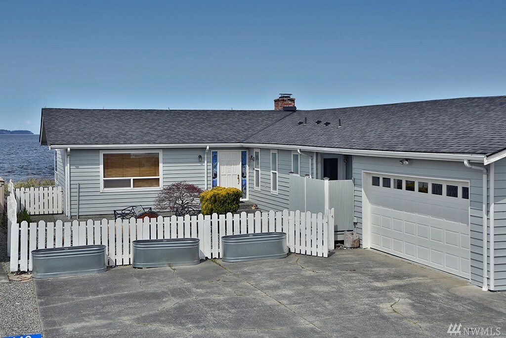 Property Photo: 142 Lake Ave WA 98249