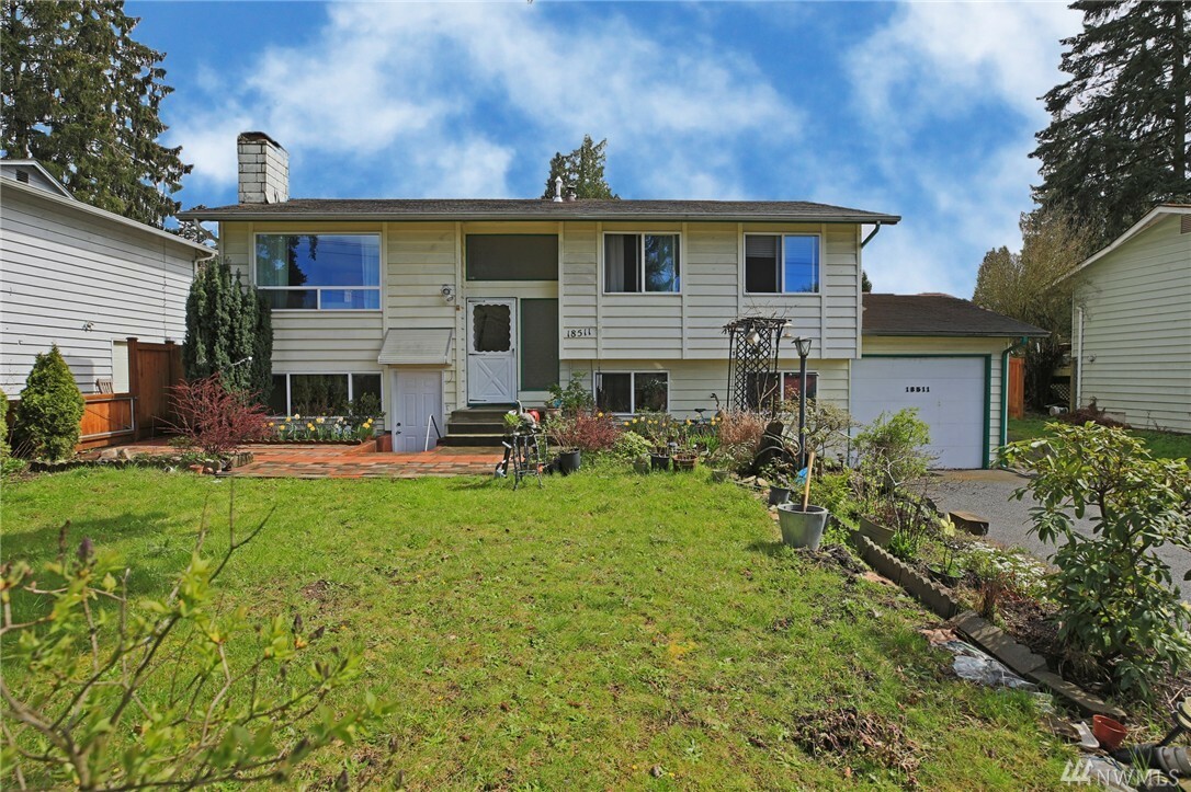 Property Photo: 18511 44th Ave W WA 98037