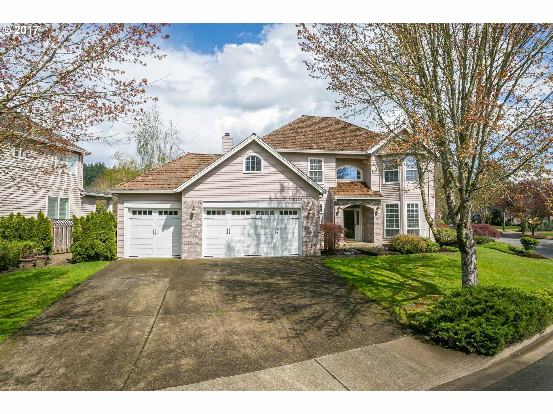 Property Photo: 4819 Hastings Dr OR 97035