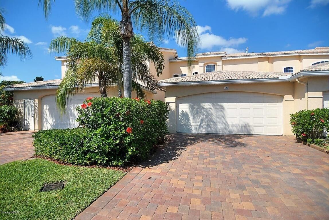 Property Photo: 527 Island Court FL 32937