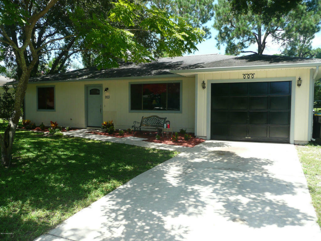 Property Photo:  953 NW Flower Street  FL 32907 