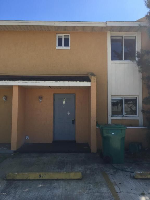 Property Photo:  911 School Street  FL 32922 