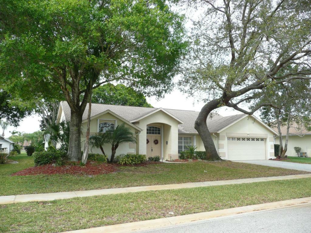 Property Photo:  925 Falls Trail  FL 32950 