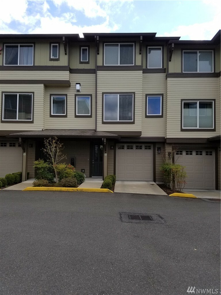Property Photo: 2115 201st Place SE I-2 WA 98012
