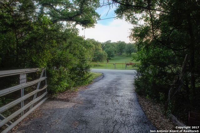 Property Photo: 11 Sun Valley Dr TX 78070