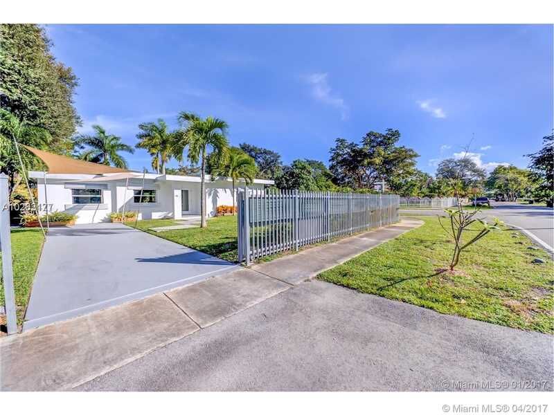 Property Photo:  671 NE 140th St  FL 33161 