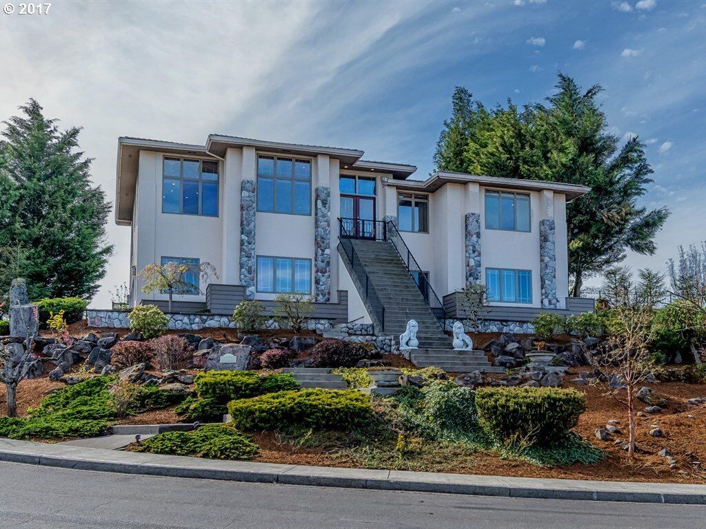 Property Photo:  517 NW Fremont St  WA 98607 