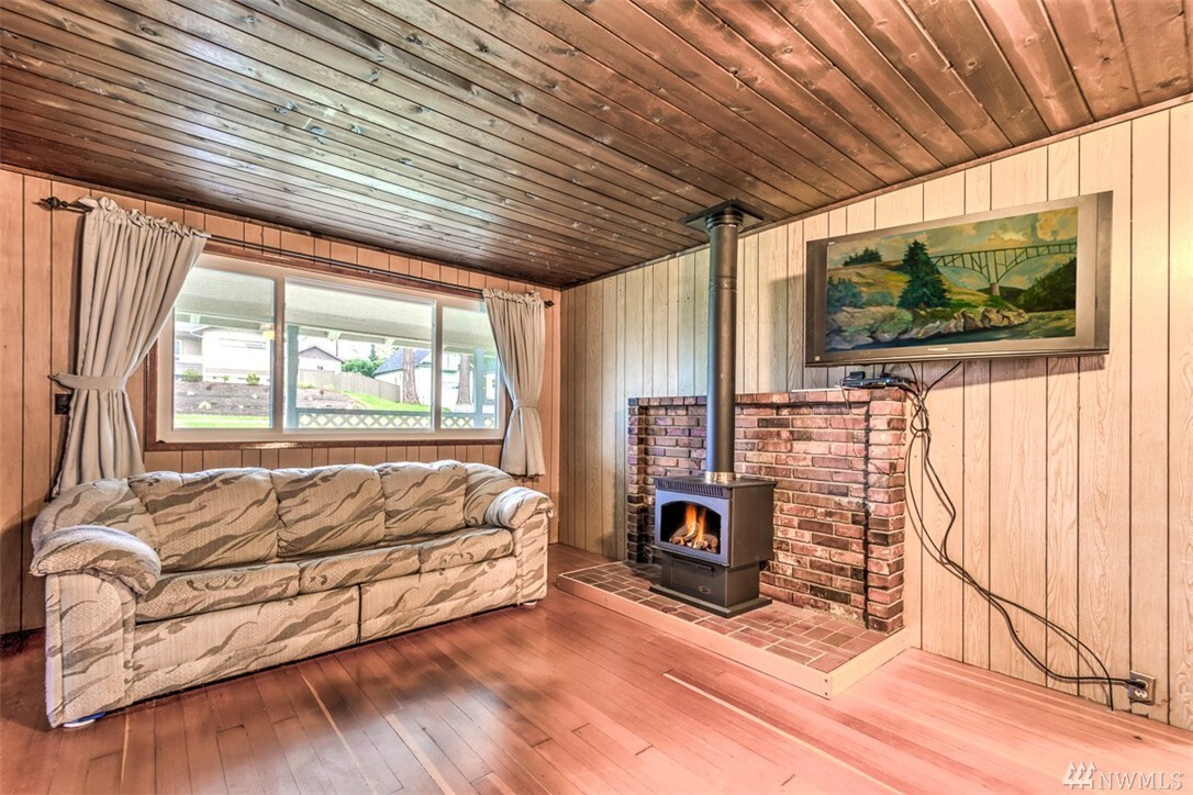 Property Photo: 1606 7th St WA 98221