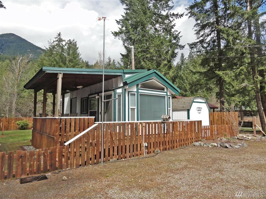 Property Photo:  113 Maple Place  WA 98361 