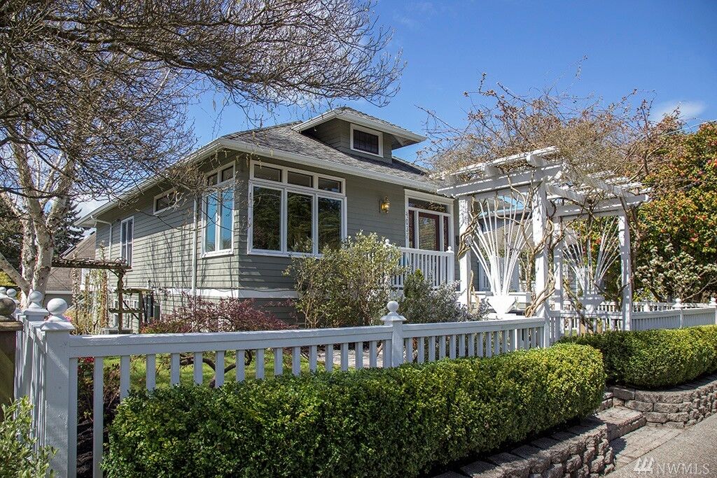 Property Photo: 4037 32nd Avenue W WA 98199