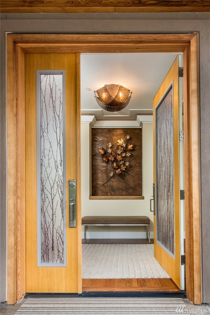 Property Photo:  411 6th Ave S  WA 98033 