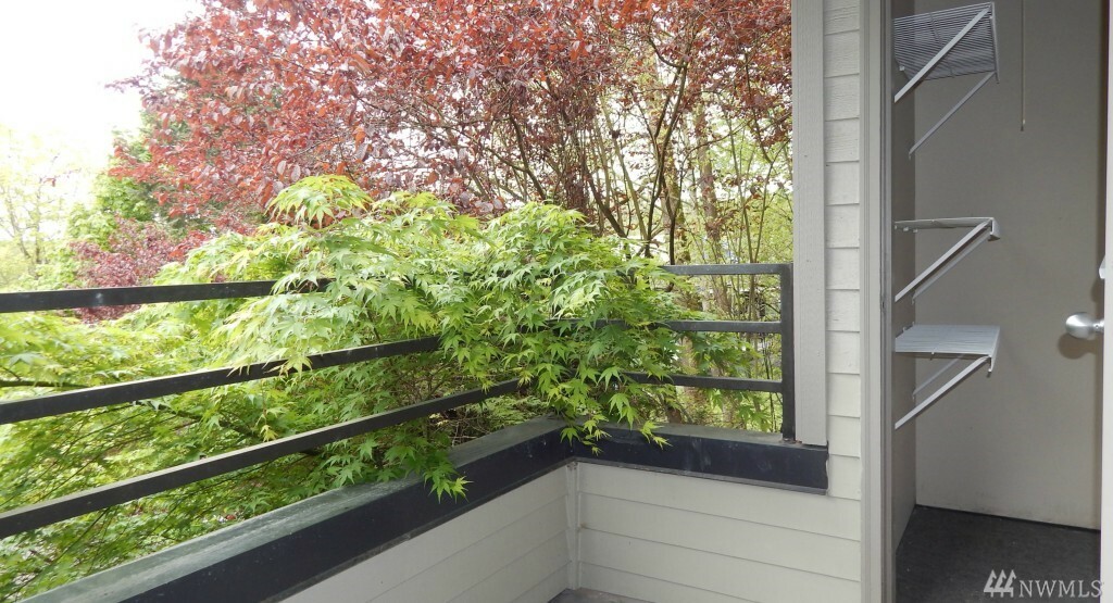 Property Photo: 3520 Lake Washington Blvd SE 101 WA 98006