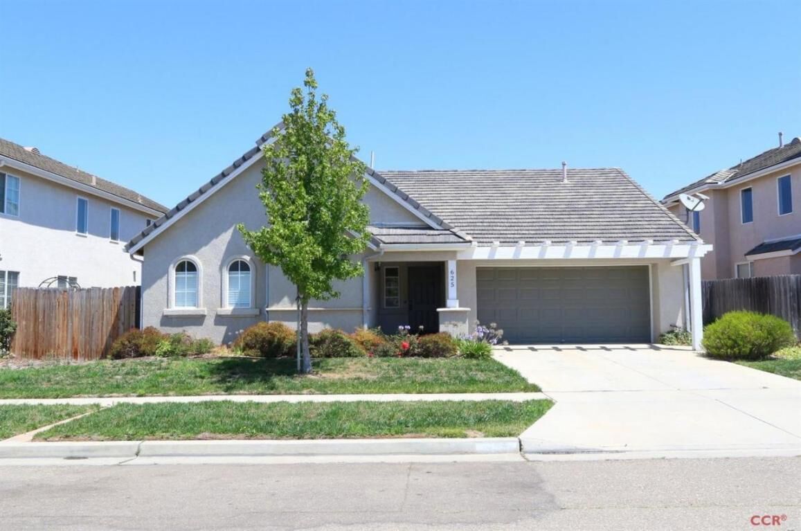 Property Photo:  625 El Acebo  CA 93455 