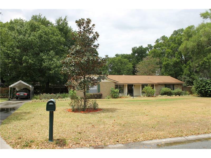 Property Photo:  2213 Parkwood Drive  FL 33594 