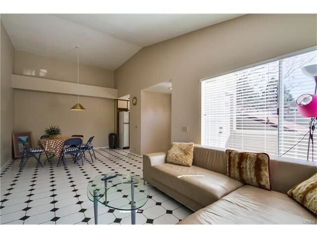Property Photo:  10 Stanford Court 5  CA 92612 