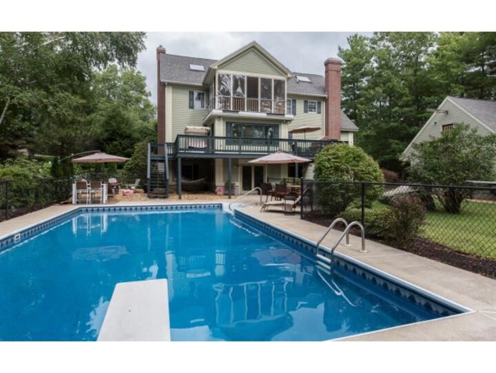 Property Photo:  11 Wood Hill Drive  NH 03032 