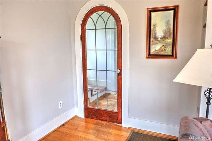 Property Photo:  5232 S Holly St  WA 98118 