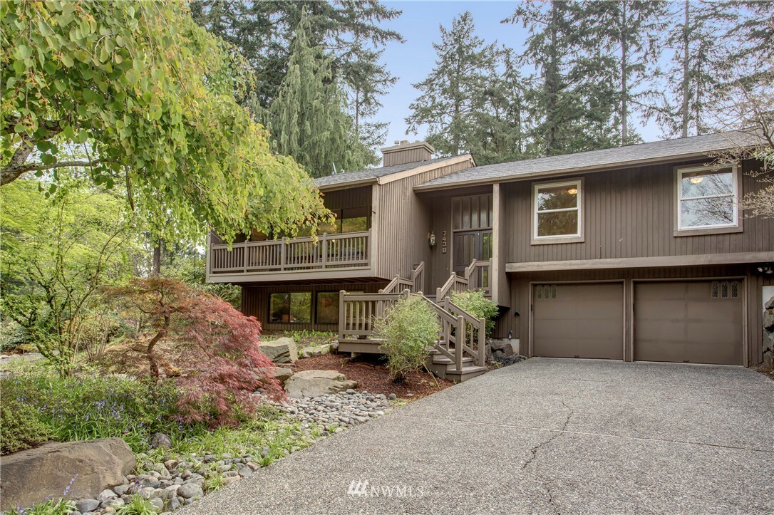 Property Photo:  7430 87th Place SE  WA 98040 