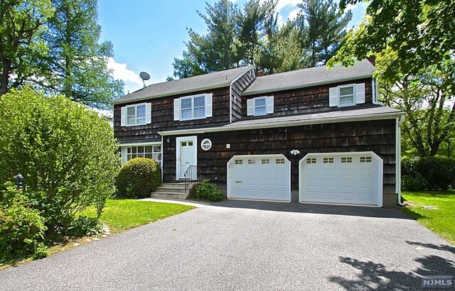 Property Photo:  13-36 Henrietta Court  NJ 07410 