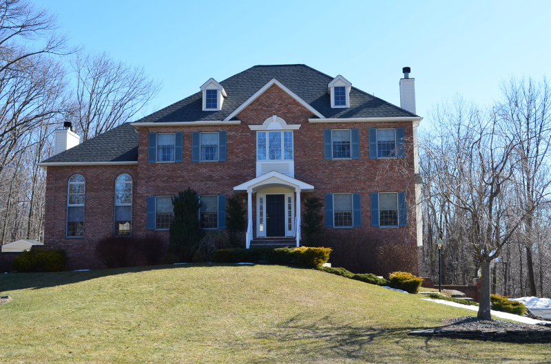 Property Photo:  5 Crestview Ln  NJ 07871 