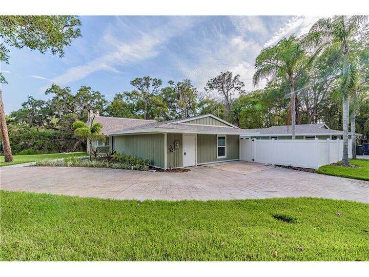 Property Photo:  2152 Cross Creek Way  FL 34698 