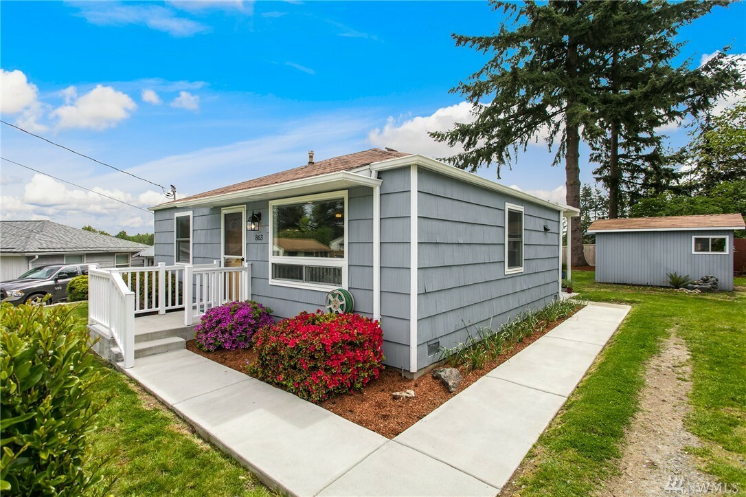 Property Photo: 863 S 195th St WA 98148