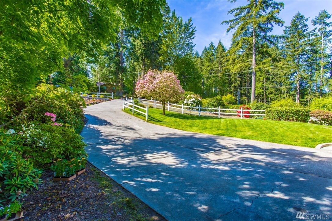 Property Photo: 16603 31st St E WA 98391