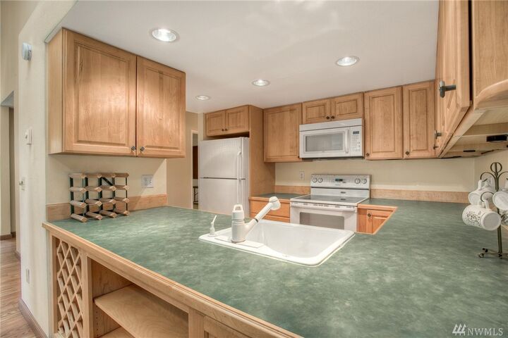 Property Photo:  14623 NE 40th St H8  WA 98007 