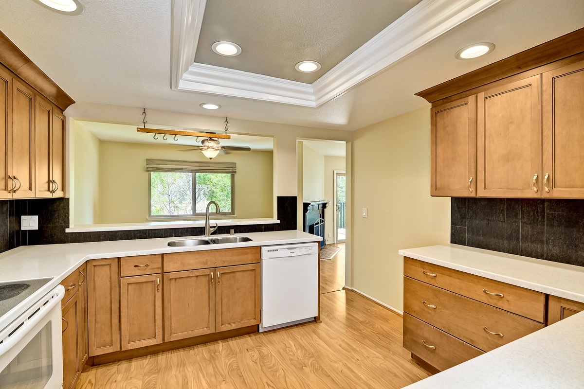 Property Photo: 3107 Avenida Olmeda CA 92009