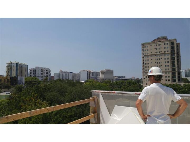 Property Photo: 614 S Rawls Avenue FL 34236