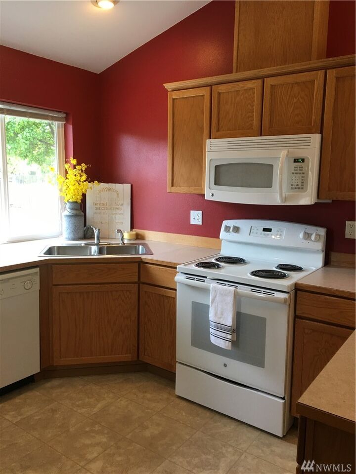 Property Photo:  2318 Veedol Dr  WA 98802 