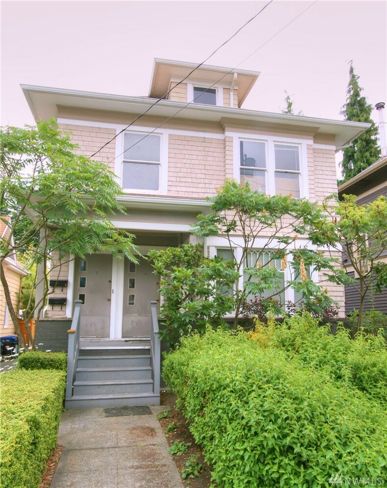 Property Photo:  620 Malden Ave E 2  WA 98102 