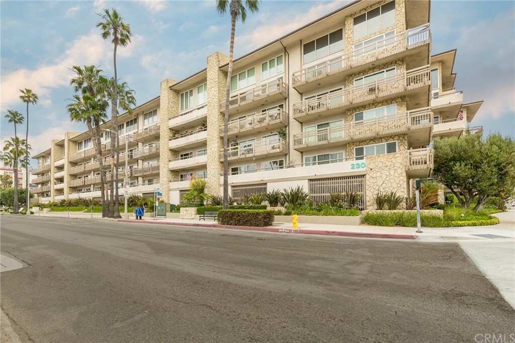 Property Photo:  230 S Catalina Avenue 106  CA 90277 