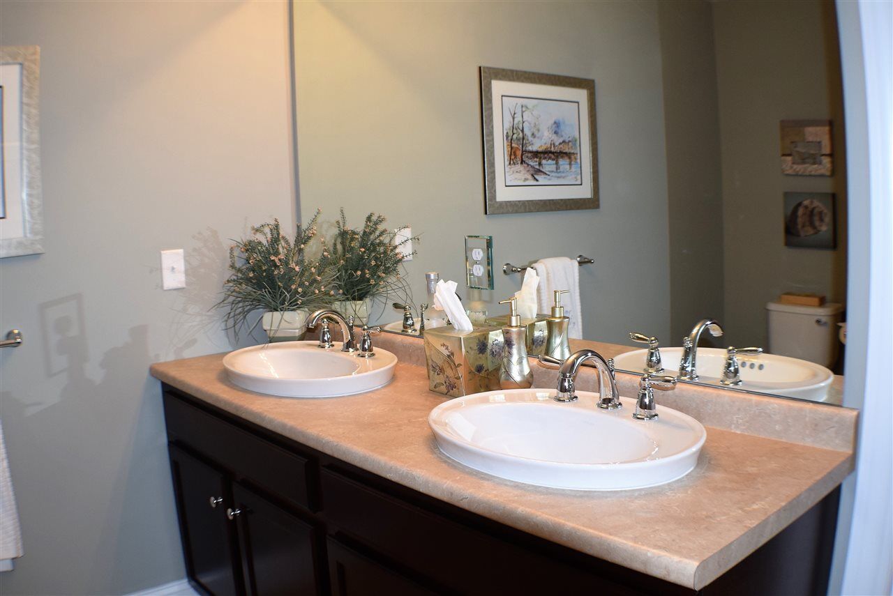 Property Photo:  17 Hunter Mill Way  NH 03053 