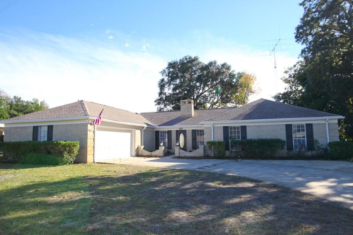 Property Photo: 113 Woodbine Circle FL 32548