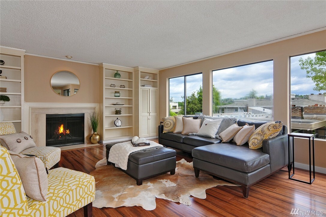 Property Photo: 2330 W Crockett St 203 WA 98199