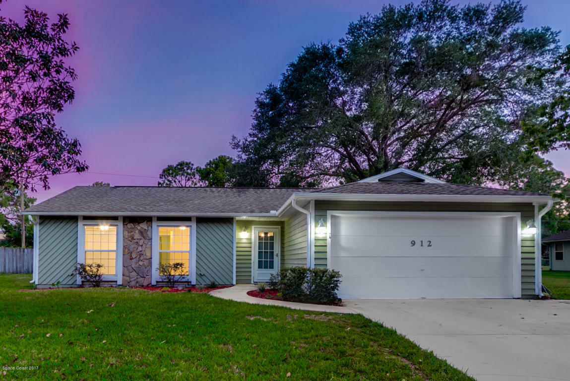 Property Photo:  912 Nixon Circle NE  FL 32907 