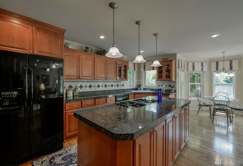 Property Photo: 13721 SE 253rd St WA 98042