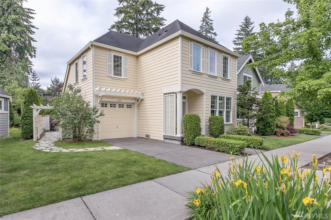 Property Photo:  13109 NE 97th St  WA 98033 