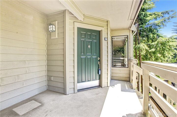 Property Photo: 1280 Bellevue Wy NE 2 WA 98004