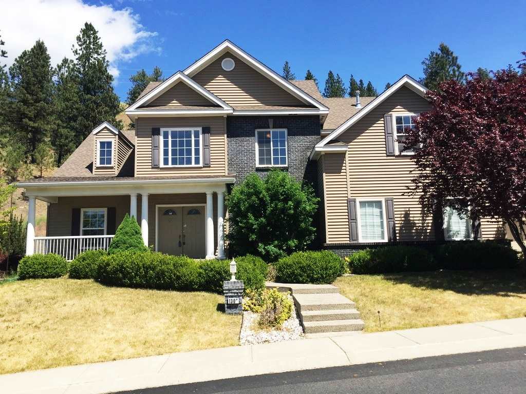 Property Photo: 1303 E Blackwood Ln WA 99223